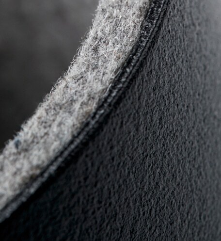 JENSENplus Hole On coat hanger black steel with grey felt detail