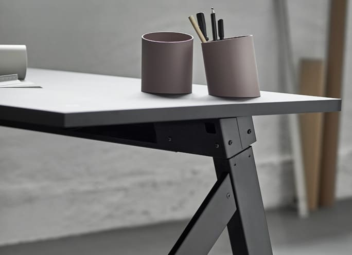 jensenplus k2 table electric height adjustable desk made in denmark angled legs protected design original best in test